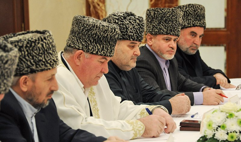 Муфтии Северного Кавказа. Иса Хамхоев в центре