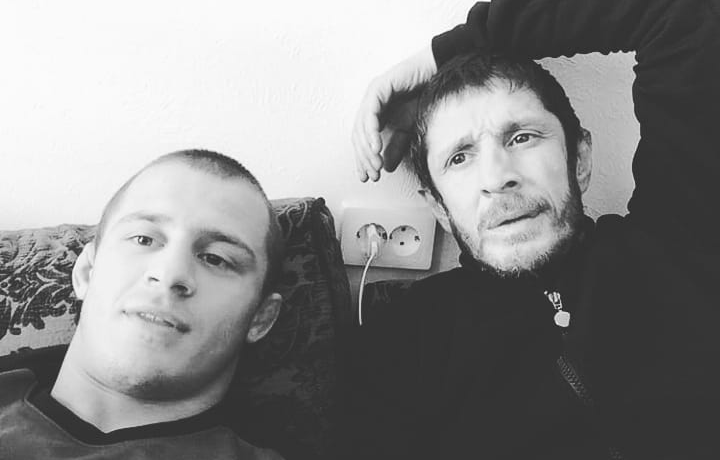 Двукратный чемпион мира по ММА Магомед Юнусилау с отцом. Фото: Instagram