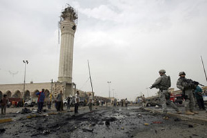 Багдад: от взрыва около мечети загорелись десятки машин.