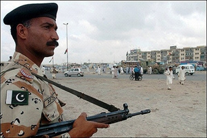 В Карачи сконцентрированы войска, однако Мушарраф заявляет, что «ничего особенного не происходит.
