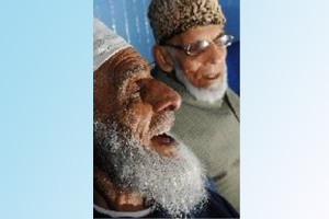 Ветераны Второй мировой войны 88-летний Нур Дад и 84-летний Сахиб Дад.