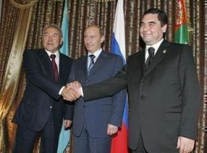 Владимир Путин в окружении президентов Казахстана и Туркмении, 12 мая 2007 г.