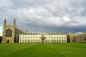 Здание Королевского колледжа и собора в Кембриджском университете.