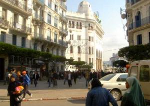 На улицах алжирской столицы