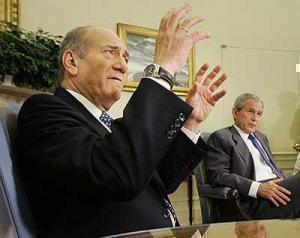 Эхуд Ольмерт (слева) и Джордж Буш. Фото Коммерсантъ