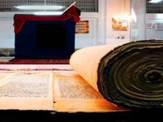 Пергамент с текстом перевода смыслов Корана на иврит в иранской синагоге.