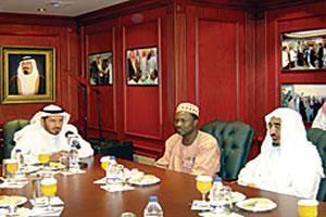 Абдуллах ар-Рабиах (слева) и Абдуллах Акумпу (в центре) на пресс-конференции в Рияде.