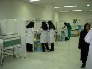 Мусульманские врачи и медсестры в иранской женской клинике