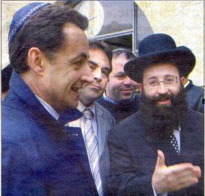 Саркози во время посещения синагоги