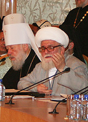 Глава Всемирной Ассамблеи сближения исламских мазхабов аятолла Мухаммад Али Тасхири рядом с иерархом РПЦ
