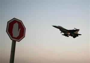 Израильский самолет F-16 пересекает границу. (Фото агентства Reuters).
