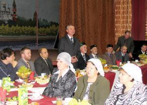 Глава управы района "Кузьминки" Калабеков Алан Лазаревич выступает на организованном управой ифтаре