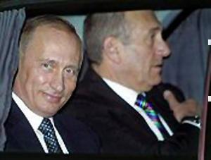 Эхуд Ольмерт с Владимиром Путиным во время визита в Москву 