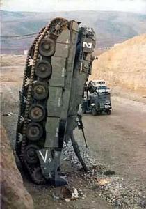 Один из подбитых в Ливане израильских танков "Меркава"