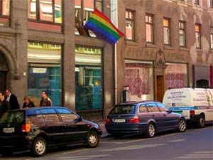 Флаг гей-движения на доме в Осло. Фото пользователя Grzegorz Wysocki с сайта Википедии