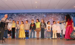 За участие в конкурсах дети получали призы от Ассоциации "Собрание".