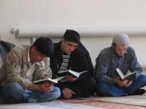 Суд установил, что студенты читали Коран