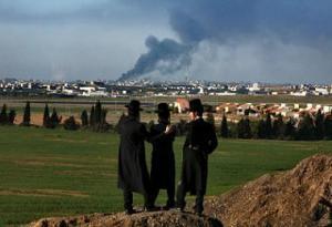 Иудеи наблюдают за бомбардировкой Газы