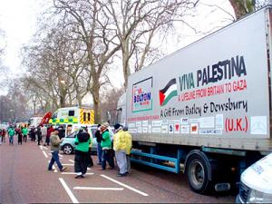 Сформированная в Лондоне автоколонна грузовых машин с гуманитарной помощью для жителей Газы насчитывает более 100 фур. Фото irna.ir