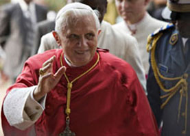 Рейтинг Бенедикта XVI во Франции стремительно падает