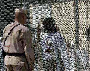 По ночам Терри Холдбрукс с большим интересом слушал рассказы узников Гуантанамо. Эти люди казались ему отнюдь не страшными и не опасными.