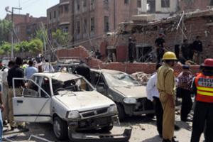 Взрыв произошел в оживленном деловом районе в центре Лахора  