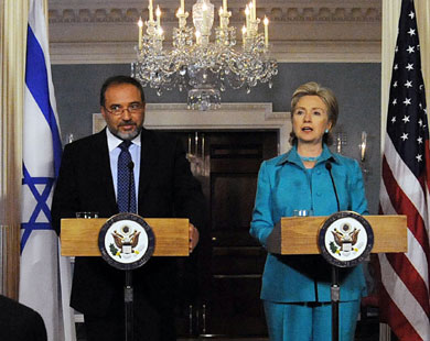 Пресс-конференция в Вашингтоне между госсекретарём США Хилари Клинтон и министром иностранных дел Израиля Авигдором Либерманом