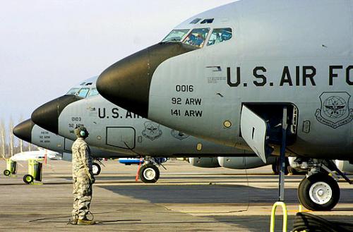 США всеми силами пытаются сохранить авиабазу "Манас"