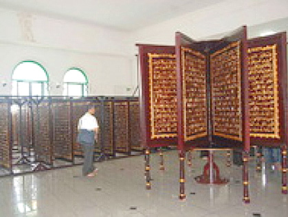 Деревянный Коран, созданный в городе Палембанг, Южная Суматра, может считаться самым большим в мире.