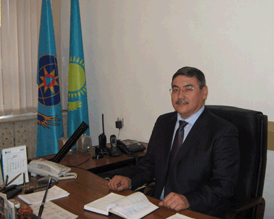 Нурбек Кунанбаев поручил правоохранительным органам заняться двумя подчиненными, молившимися на рабочем месте