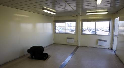 Молитвенная комната в зоне ожидания для таксистов в парижском аэропорту Руасси - Шарль де Голль