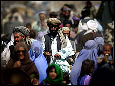 По данным ООН, большинству афганцев пришлось давать взятку за последний год