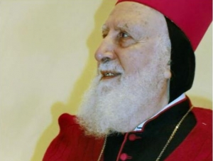 Архиепископ Багдада и Басры Северий Хава. Красная кофта - подарок от прихожан ко дню святого Валентина