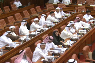 Бахрейном, где проживают в основном мусульмане-шииты, правит суннитский король, но при этом в стране действует избранный парламент