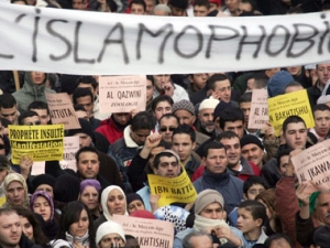Мусульмане Франции протестуют против исламофобии в стране