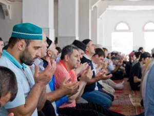 Молитва в одной из мечетей Чеченской республики