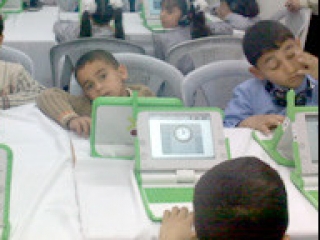 Школьники Газы получили от ООН более 2 тысяч ноутбуков