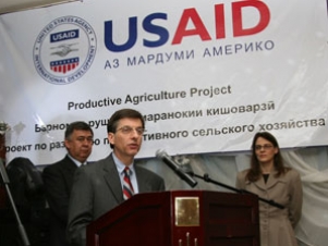 США вложили более $900 млн. в различные "программы помощи" Таджикистану
