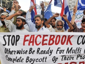 Пакистанцы вуступают против антиисламских сайтов