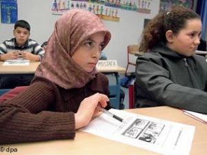 Самое неудовлетворительное положение сложилось в сфере образования иммигрантов