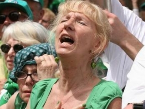 Американским обывателям нужно возложить на кого-то ответственность за все свои страхи и разочарования