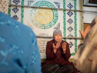 Яо Баохиа исполняет функции имама в мечети «только для женщин»