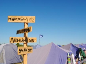 Указатели в палаточном городке археолгов только на татарском языке