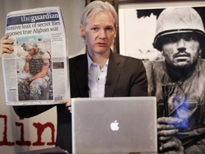 Джулиан Эссендж, один из основателей сайта Wikileaks, уверяет, что сайт продолжит публикации новых серий секретных документов США