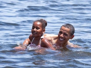В минувшее воскресенье Барак Обама устроил акцию по антикризисному PR, погрузившись в "чистые" воды Мексиканского залива