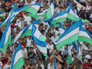 Флаги Узбекистана на стадионе "Пахтакор"