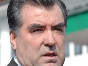 С 2008 года девушки в хиджабах являются персонами нон-грата в учебных заведениях Таджикистана