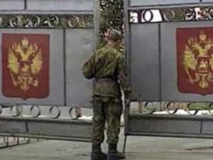 Военная база России объединит авиабазу Кант, узел связи ВМФ в окрестностях села Чалдовар, торпедно-испытательный полигон в городе Каракол и сейсмологическую станцию в районе города Майлуу-Суу