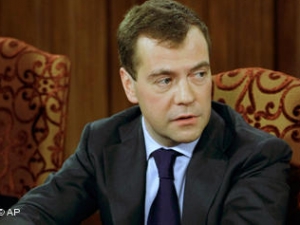 Медведев предложил расширить права задержанных полицией