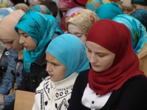 Участницы женской мусульманской конференции в г.Грозном